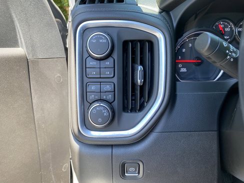 Used 2022 Chevrolet Silverado 1500 RST w/ Redline Edition AWD/4WD image 18