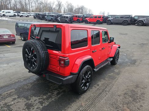 Used 2025 Jeep Wrangler Unlimited Sahara AWD/4WD image 4