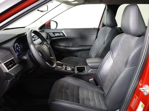 Used 2024 Mitsubishi Outlander SE image 15