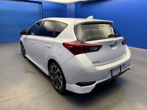 Used 2018 Toyota Corolla iM FWD image 5
