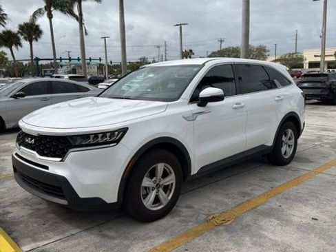 Used 2023 Kia Sorento LX image 4