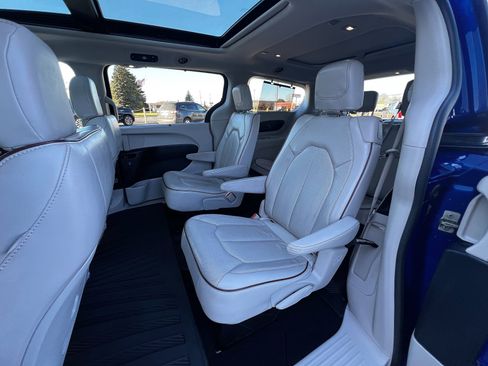 Used 2020 Chrysler Pacifica Limited image 23