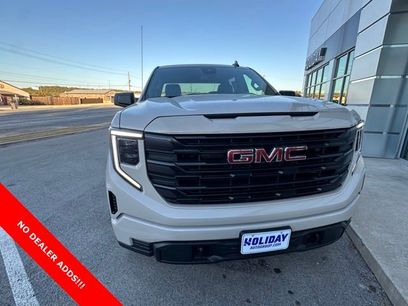 New 2026 GMC Sierra 1500 Pro w/ Graphite Edition