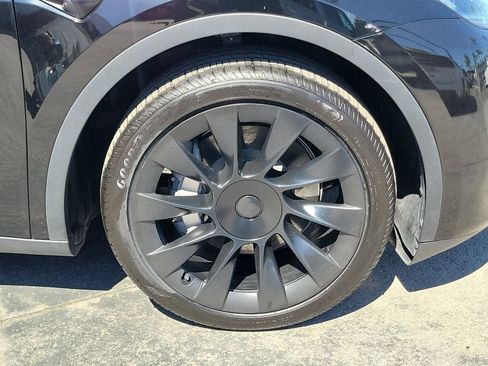 Used 2023 Tesla Model Y Long Range AWD/4WD image 5