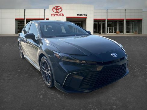 Used 2025 Toyota Camry SE w/ Multimedia Upgrade Package FWD image 3