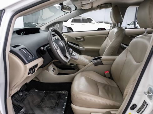 Used 2013 Toyota Prius Two FWD image 3