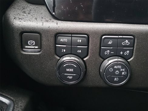 Used 2024 Chevrolet Silverado 2500 LTZ image 31