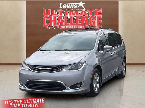 Used 2019 Chrysler Pacifica Touring-L image 2