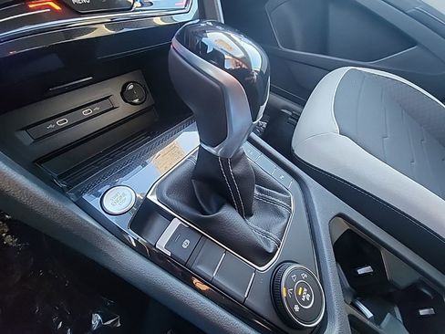 New 2026 Volkswagen Taos SE image 17