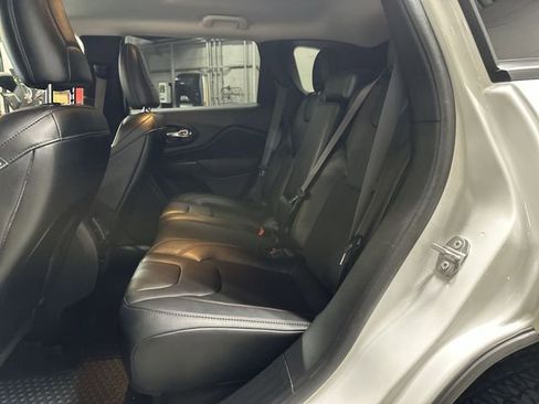 Used 2022 Jeep Cherokee Trailhawk w/ Comfort/Convenience Group image 25