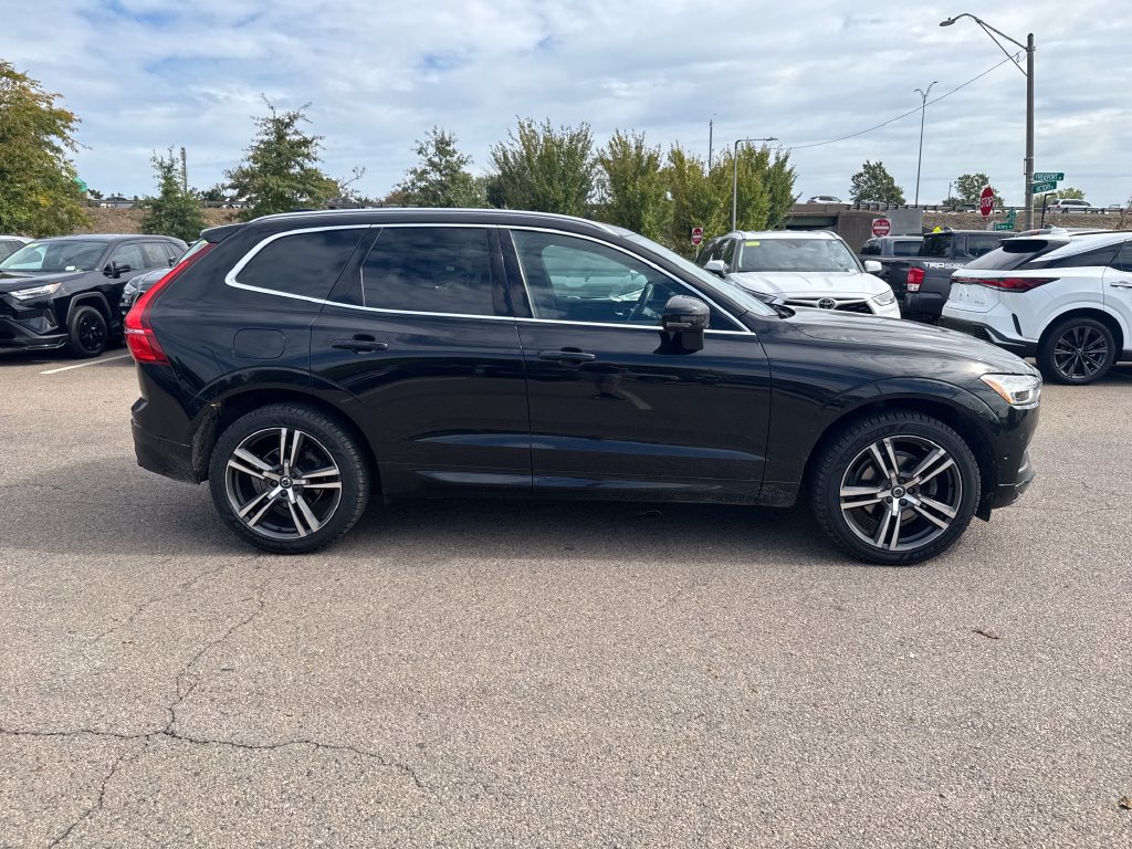 Used 2019 Volvo XC60 T5 Momentum w/ Protection Package Premier AWD/4WD image 10