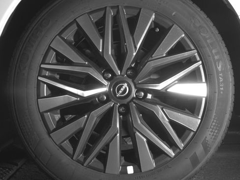 Used 2025 Nissan Altima 2.5 SV FWD image 14