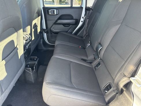 Used 2023 Jeep Gladiator Overland image 19