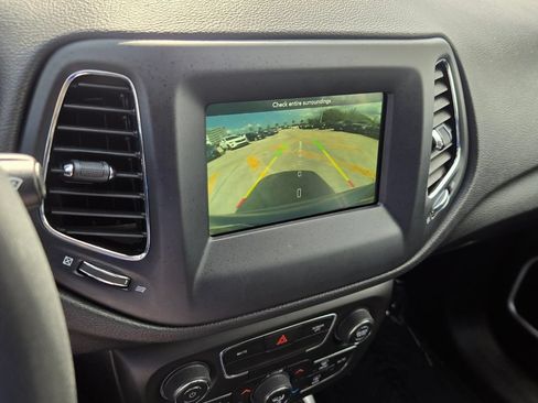 Used 2021 Jeep Compass Latitude FWD image 23