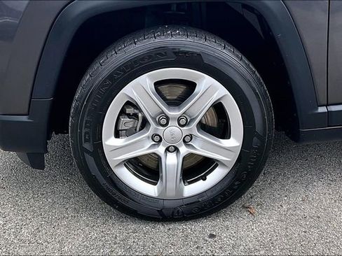 Used 2023 Jeep Compass Latitude image 31