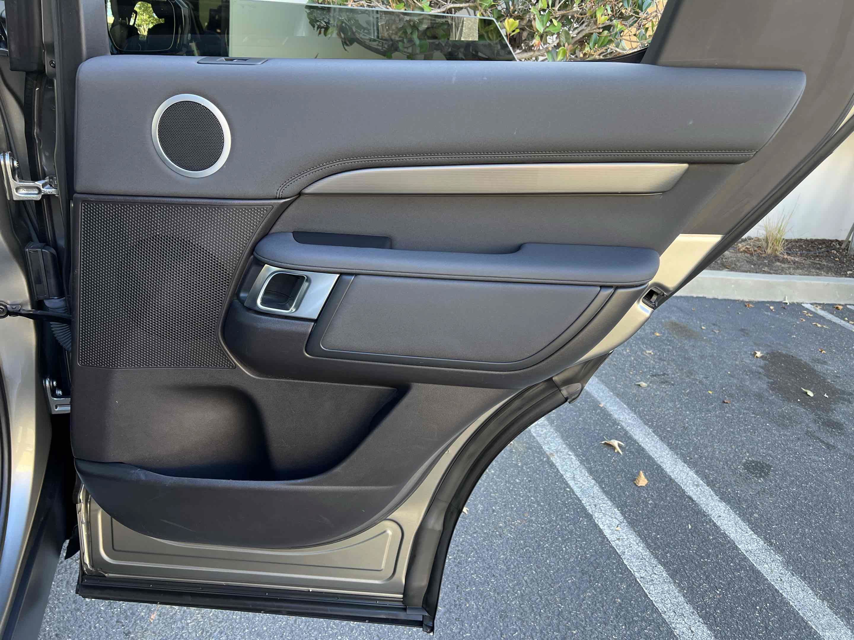 Used 2018 Land Rover Discovery HSE AWD/4WD image 78