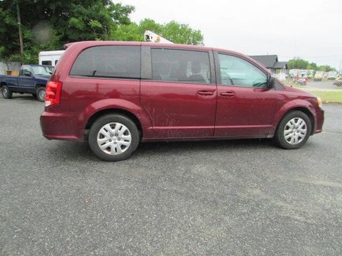 Used 2018 Dodge Grand Caravan SE w/ UConnect Hands-Free Group FWD image 9