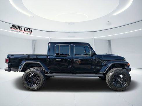 New 2025 Jeep Gladiator Sport image 2