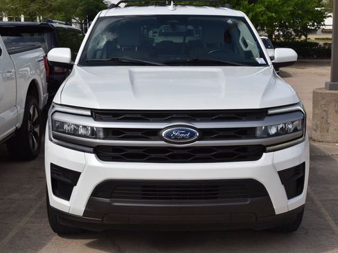 Used 2022 Ford Expedition XLT image 3