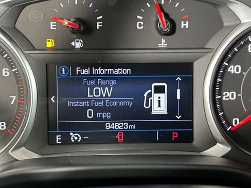 Used 2022 GMC Acadia SLE image 19