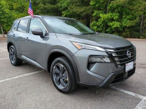 Used 2025 Nissan Rogue SV FWD image 2