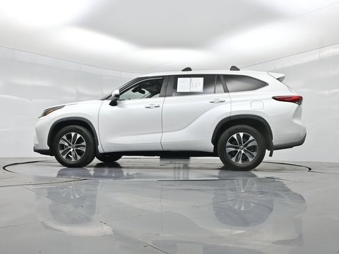 Used 2023 Toyota Highlander XLE AWD/4WD image 55