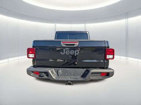Used 2023 Jeep Gladiator Sport image 4
