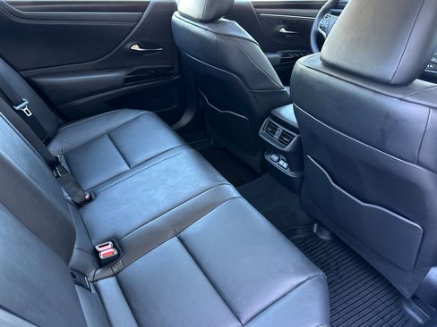 Used 2025 Lexus ES 300h ES 300h image 31