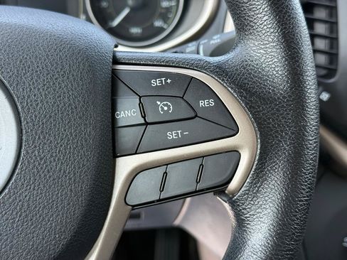 Used 2014 Jeep Cherokee Sport FWD image 23