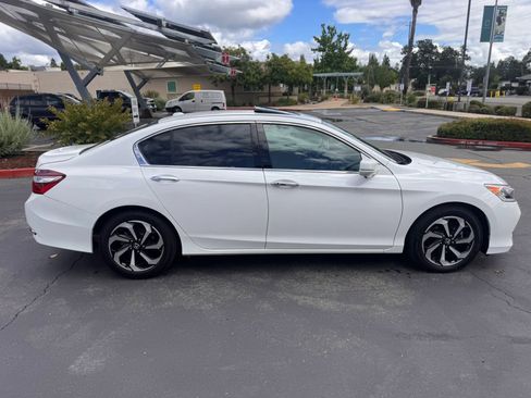 Used 2017 Honda Accord EX-L image 7