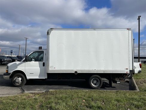 Used 2014 Chevrolet Express 4500 w/ RV Package image 3