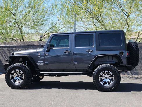 Used 2018 Jeep Wrangler Unlimited Sport w/ Connectivity Group AWD/4WD image 5