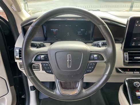 Used 2020 Lincoln Navigator Reserve image 10