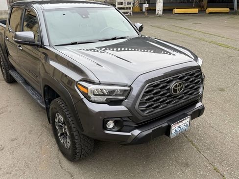 Used 2020 Toyota Tacoma TRD Off-Road w/ Blackout Package image 23