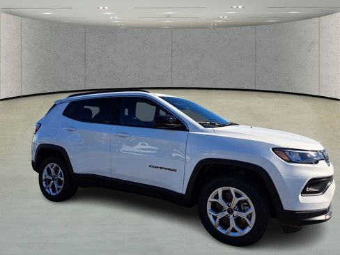 New 2026 Jeep Compass Latitude image 3