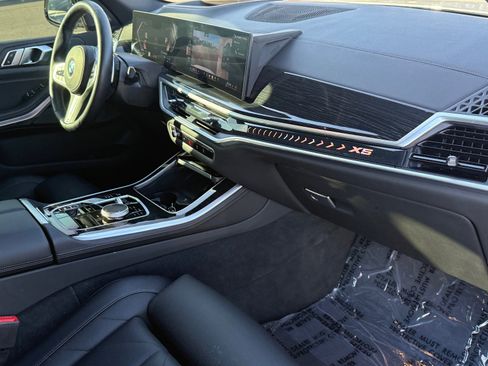 Used 2024 BMW X5 xDrive40i w/ M Sport Package image 11