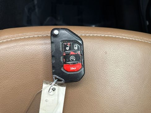 Used 2020 Jeep Gladiator Rubicon w/ Uconnect 4C Nav & Sound Group image 23