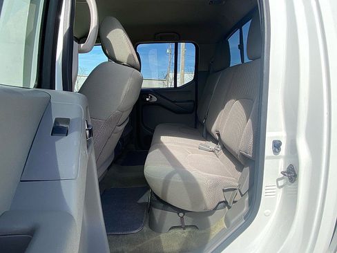 Used 2016 Nissan Frontier SV image 26