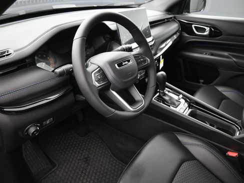 New 2026 Jeep Compass Latitude image 18