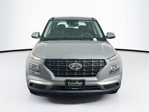 Used 2021 Hyundai Venue SE FWD image 2