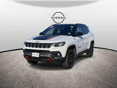 Used 2024 Jeep Compass Trailhawk image 4