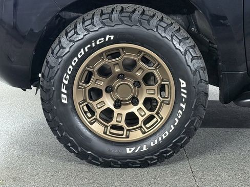 Used 2016 Toyota Land Cruiser image 17