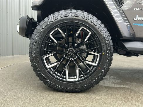 Used 2022 Jeep Wrangler Unlimited Sahara 4xe image 9