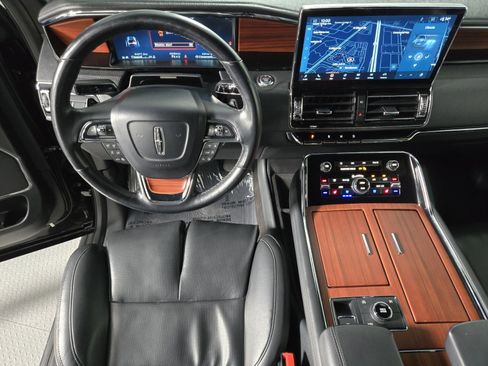 Used 2024 Lincoln Navigator Premiere image 14