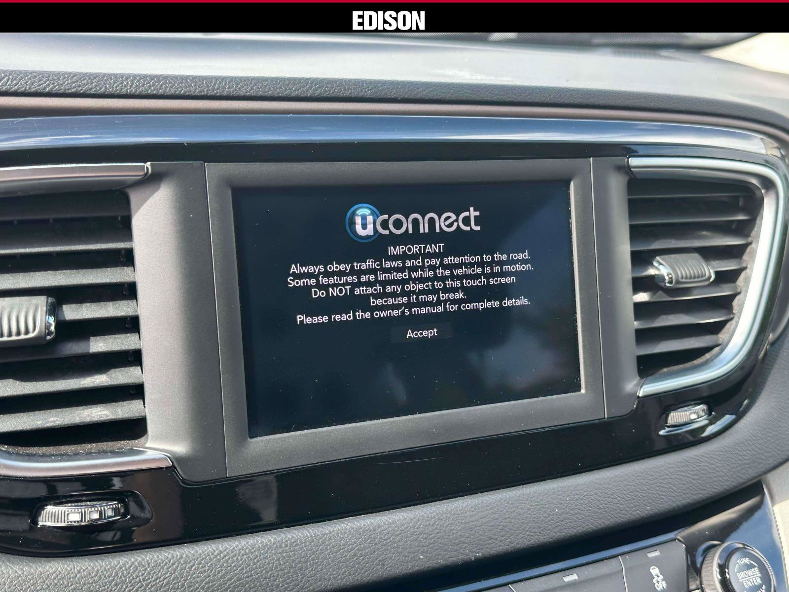 Used 2019 Chrysler Pacifica LX FWD image 25