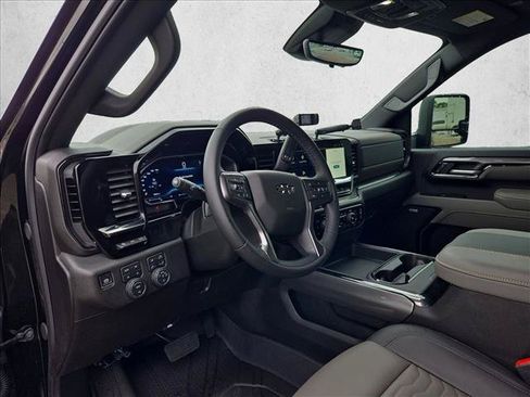 Used 2025 Chevrolet Silverado 2500 ZR2 w/ Technology Package AWD/4WD image 9
