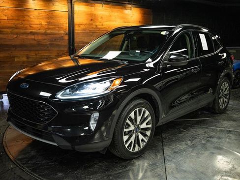 Used 2020 Ford Escape Titanium image 2