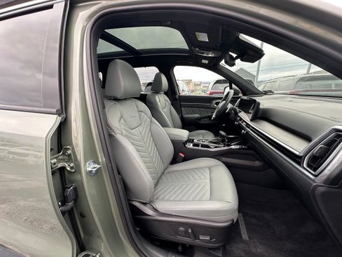 Used 2025 Kia Sorento SX Prestige w/ Sage Leather Package image 31