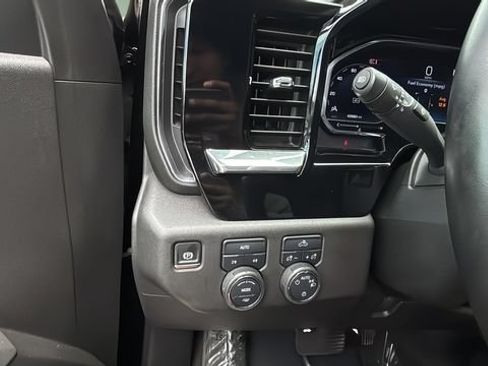 Used 2025 Chevrolet Silverado 1500 LT AWD/4WD image 21