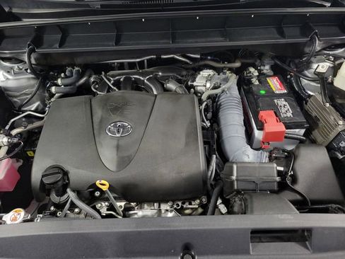 Used 2022 Toyota Highlander L image 13